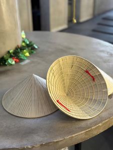 Sombreros Cónicos de Bambú Ecológicos de Vietnam – Sombreros Nón Lá Hechos a Mano Sostenibles al por Mayor - Product Image 4