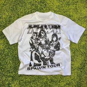 Nueva camiseta personalizada con cuello redondo estilo cuadrado recortado con logotipo frontal de patrón sólido Formal para Look - Product Image 1