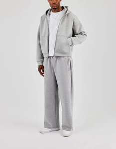 Ensemble de survêtement gris clair pour homme avec veste à capuche zippée et pantalon ample pour un style sportif décontracté - Product Image 6
