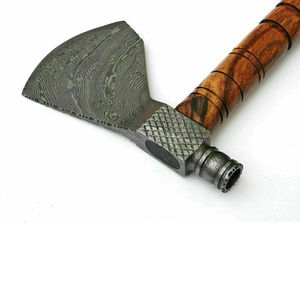 Hacha Tomahawk de doble hoja de acero de Damasco de grado industrial con mango de madera de palisandro y funda de cuero gratuita - Product Image 4