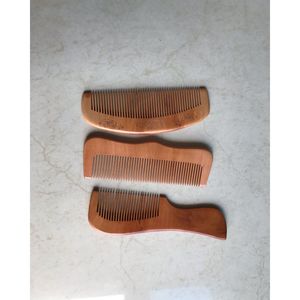 Peine de Madera de Neem Hecho a Mano con Acabado Natural, Antiestático, Accesorio para el Cuidado Diario del Cabello, Artesanía de Bambú y Madera - Product Image 1