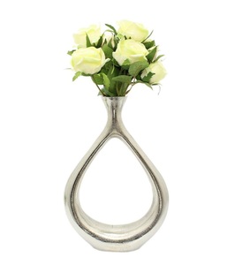 Vase à fleurs en métal artistique avec détails raffinés pour roses, tulipes, fleurs fraîches, tiges séchées et présentoirs intérieurs sophistiqués - Product Image 4