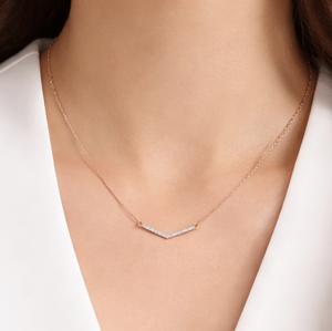 Collar con Colgante de Diamante en Forma de V Minimalista Vintage, Joyería Delicada en Oro Rosa, Elegante para Uso Diario, Regalo para Mujer - Product Image 1