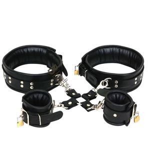Menottes en cuir noir avec rembourrage et verrous pour une retenue sécurisée - Product Image 2