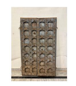 ประตูไม้เก่าโบราณ รีไซเคิล ตกแต่งด้วยสีพาติน่า สำหรับห้องครัว รับประทานอาหารกลางแจ้ง ตกแต่งบ้าน ห้องนอน ห้องนั่งเล่น โครงการงานโบราณ - Product Image 1