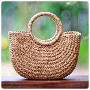 Vente en gros au Vietnam de sacs à main classiques écologiques en jacinthe d'eau avec paille en jonc de mer fabriqués à la main pour femmes - Product Image 1