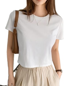 T-shirt décontracté à manches courtes en maille unie pour femme avec logo, écologique et respirant, design compressé, coupe classique - Product Image 1