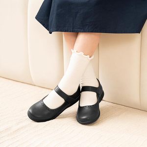 Chaussures de marche en cuir pour filles de 7 à 13 ans, noires, printemps-automne, bout fermé, fermeture Velcro, finition brillante, tissu en coton rembourré - Product Image 1