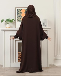 Abaya modesta hasta el suelo con cuello tipo capucha, mangas largas, color liso y corte holgado para uso diario. - Product Image 5