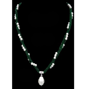 Elegante y moderno conjunto de collar de perlas de buena calidad con un aspecto clásico para mujeres y niñas, ideal para bodas, compromisos y fiestas. - Product Image 2