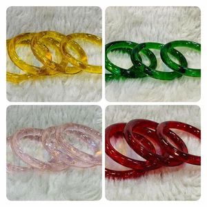 Brazalete de Resina Personalizado con Incrustaciones de Flores Naturales y Diseño Artesanal Elegante - Product Image 6