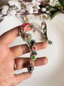 Boucles d'oreilles en laiton avec motif paon - Product Image 3