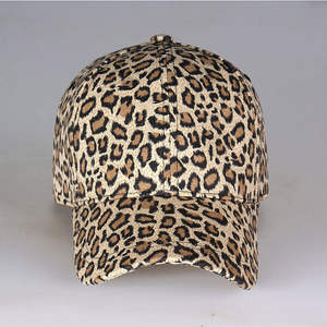 Gorra de béisbol retro de pana cálida con estampado de leopardo, gorro de invierno grueso de felpa con visera para hombre - Product Image 4