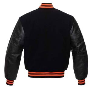Veste varsity noire pour homme avec manches en cuir et bordure orange, coupe classique, vêtement décontracté pour l'automne - Product Image 3