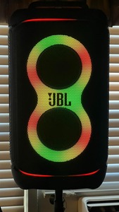 PartyBox 520 - Altavoz portátil para fiestas con batería, tecnología AI Sound Boost, hasta 15 horas de reproducción, sistema multi-altavoz - Product Image 3