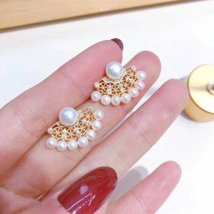 Boucles d'oreilles pendantes en argent pur style éventail en plumes de la République de Chine, avec 3 à 6 perles d'eau douce, nouvelle recommandation de produit - Product Image 3