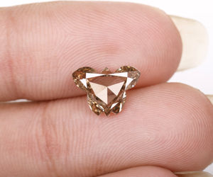 OM GEMS Diamante Cultivado en Laboratorio de 2.0 Ct con Corte Mariposa, Color Champán, Certificado IGI, Corte Excelente, para Joyería - Product Image 6