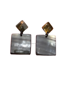 ต่างหูไข่มุกและเพชรแบบโมเดิร์นทำด้วยมือพร้อมแตรควายธรรมชาติปรับขนาดได้สำหรับเด็กผู้หญิง - Product Image 3