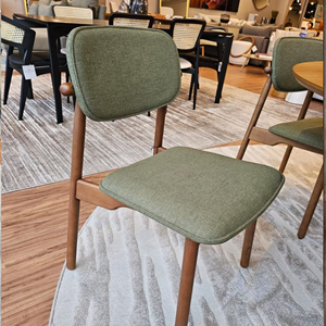 Chaise de salle à manger scandinave rembourrée avec structure en teck massif - Product Image 1