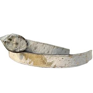 Ceinture en cuir de qualité supérieure avec finition en poils blancs, style western vintage, boucle en alliage robuste et durable - Product Image 1