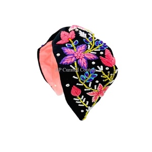 Accessoires pour cheveux, tissu indien fait à la main et perles de rocaille, fabricant de bandeaux de style turban multicolore fantaisie - Product Image 1