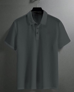 เสื้อถักเนื้อผ้าทอแบบเรียบสำหรับผู้ชาย แขนสั้น สวมใส่สบายในฤดูร้อน ระบายอากาศได้ดี มีสไตล์ รับผลิตตามแบบ ODM ออกแบบเองได้ น้ำหนักเบา เป็นมิตรกับสิ่งแวดล้อม - Product Image 1