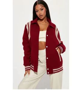 Chaqueta Universitaria Roja para Mujer, Informal, con Botones al Frente, Cuello Camisero, Material de Felpa, para Otoño, Unisex, Corte Holgado - Product Image 3