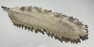 Plateau décoratif de luxe en aluminium moulé argenté, motif feuilles superposées, centre de table double feuille, pour salon et hôtel, vente en gros - Product Image 6