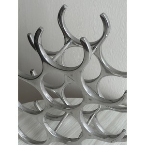 En Oferta: Botellero Metálico Minimalista con Diseño Redondo para Almacenamiento en el Hogar o Bar, Construcción Duradera de Acero Inoxidable - Product Image 5