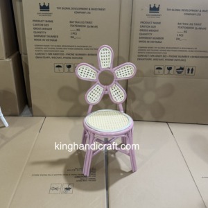 Chaise pour enfants en rotin tressé à la main, location pour événements de mariage bohème, fêtes d'anniversaire, décoration de photomaton - Product Image 1