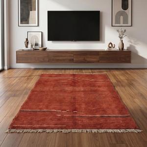 Alfombra de Lana Anudada a Mano de Primera Calidad, Inspirada en el Estilo Marroquí, Color Rojo Óxido, Diseño Tribal Minimalista con Rayas, Alfombra Decorativa - Product Image 1