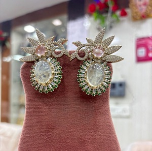 Magnifiques Boucles d'Oreilles Pendantes en Zircon Plaqué Or de Qualité Supérieure, Effet Pierre, pour Femmes et Filles, Idéales pour Mariages et Soirées, Tendance et Mode - Product Image 2