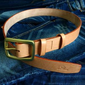 Cinturones de Cuero Genuino para Hombre con Hebilla de Latón, Impresión de Logotipo Personalizado, Precio al por Mayor, Diseños Duraderos, Cinturón Formal para Hombre - Product Image 1