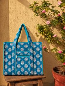Sac fourre-tout en coton imprimé à la main pour femmes, sac fourre-tout indien matelassé écologique, accessoires de vacances - Product Image 1