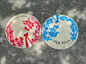 Chapeaux coniques traditionnels vietnamiens, broderie à la main, style d'image personnalisé, chapeau en feuille de palmier réglable pour souvenir et décoration - Product Image 2