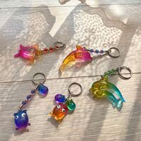 Llavero con Dije de Delfín Colorido y Divertido con Impresión UV, Forma 3D, Tema Oceánico Duradero