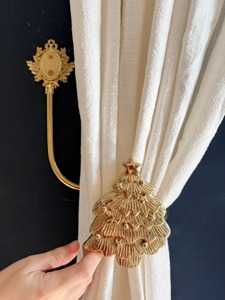 Organizador de cortinas con forma de árbol de Navidad, perfecto para decoración navideña, dormitorios, salas de estar y eventos festivos, de la India. - Product Image 3