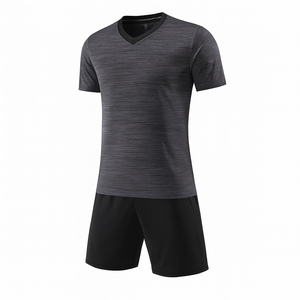 Ensemble de maillot de football pour homme à col en V et manches courtes, en polyester respirant, coupe athlétique, toutes saisons, noir uni - Product Image 1