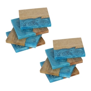 Ensemble de sous-verres en bois naturel et résine bleue, design contemporain, écologique, forme personnalisée, faits à la main, promotionnels - Product Image 2
