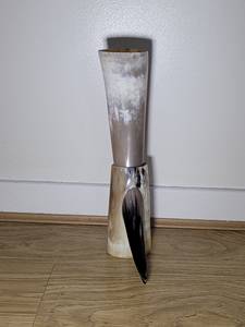 Corne à boire viking avec support en bois de qualité supérieure, en corne naturelle fabriquée à la main, thème festival, haute qualité, historique - Product Image 2