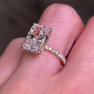 Anillo de Compromiso Tishya con Diamante de 3 Quilates, Corte Radiante, Halo Oculto, Engaste de Puntas, Certificado por Terceros, Oro Blanco Sólido de 14K para Mujer - Product Image 5