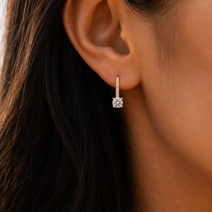 Pendientes de Aro Milgrain Solitaire Pave de Oro Puro de 14K con Diamante Cultivado en Laboratorio de Corte Redondo Certificado IGI, Pendientes Huggie Colgantes, Joyería de Lujo - Product Image 3