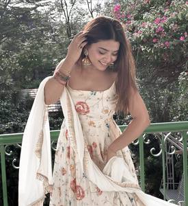 Conjunto de Traje Anarkali Blanco al por Mayor, Tela Georgette Sintética con Trabajo de Hilo y Lentejuelas, Ropa de Fiesta para Mujer, Boutique al por Mayor - Product Image 6