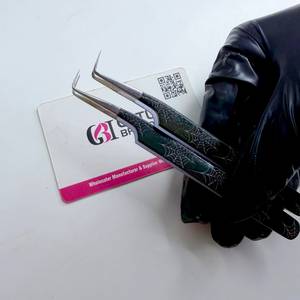 Pince à épiler pour extensions de cils en acier inoxydable, pointe argentée à 90 degrés, revêtement en papier noir de précision, prise en main parfaite et lisse, personnalisable - Product Image 5