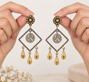 Fournisseur de Confiance Boucles d'Oreilles Pendantes en Argent Plaqué Oxydé Forme Fleur Serties de Pierres Style Bohème Origine Rajasthan Anniversaire - Product Image 3
