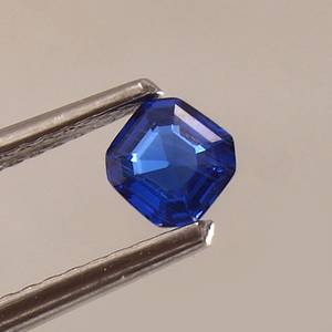 Espinela Azul Cornflower de Ceilán, Corte Asscher, Gema Suelta, Natural, Certificada, Alta Claridad, Calidad Fina, Grado Joyería - Product Image 2