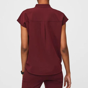 Blouse d'uniforme médical pour femme, bordeaux, à manches courtes, en polyester tissé, avec détection d'aiguilles - Product Image 1