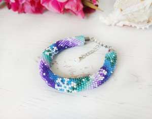 Pulsera de copo de nieve con cuentas, pulsera de invierno con cuentas de colores degradados, pulsera de ganchillo, joyería llamativa, regalo de cumpleaños para mujer - Product Image 6