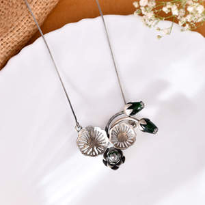 Collar con Colgante de Plata de Moda Meera Jaipur Pushp - Product Image 1