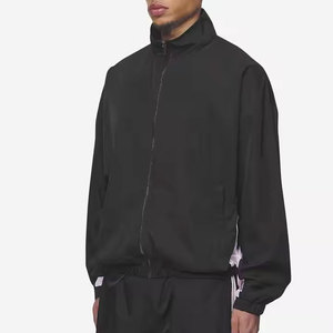 Coupe-vent sportif léger à capuche personnalisé pour homme, survêtement streetwear respirant en nylon imprimé et brodé pour le printemps - Product Image 1